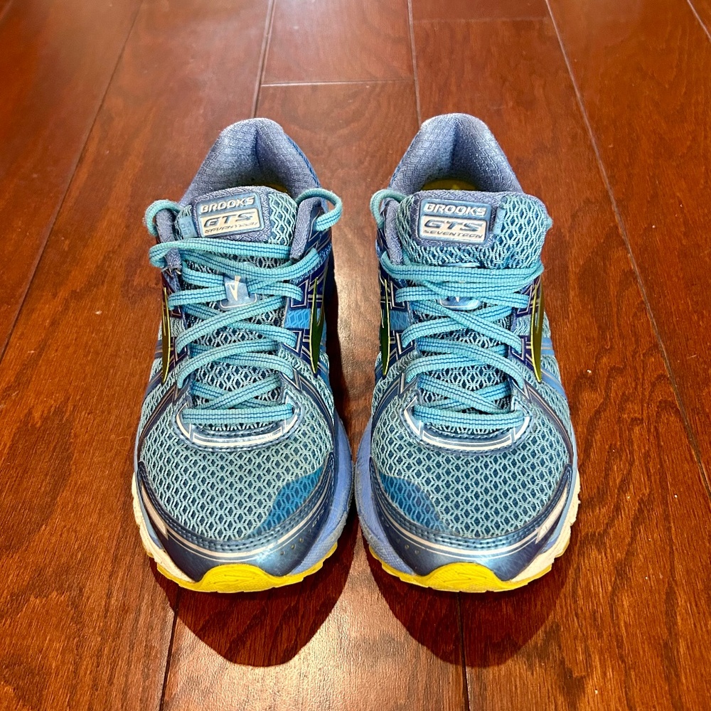 Brooks GTS Sneakers Women's Size 8 Light Blue Yellow Running Shoes EUC